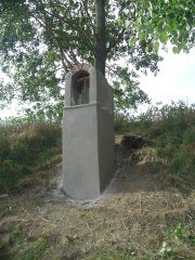 pohled zepředu zprava - oprava kapličky