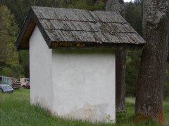 pohled zezadu zleva