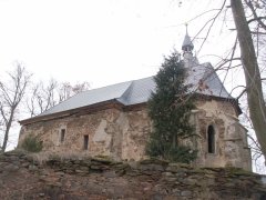 pohled zezadu zprava - nové střechy