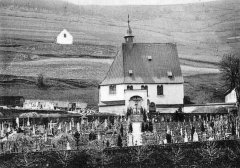 kaplička na dobové pohlednici - výřez