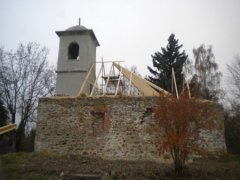 stavba nového krovu lodi
