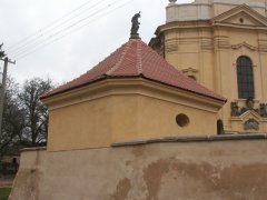 pohled zezadu zleva