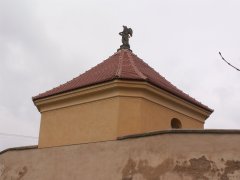 pohled zezadu zleva