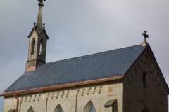 kaple s opravenou střechou