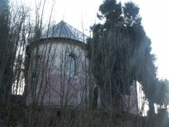 pohled zezadu zleva