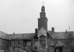 poničená kaple po spojeneckém bombardování