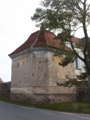 pohled zezadu zleva