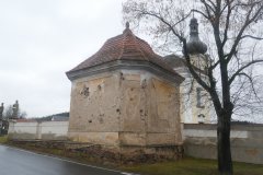 pohled zezadu zleva