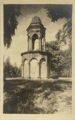 starší pohlednice s kaplí