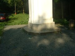 úpatí kapličky