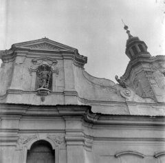 štít kostela