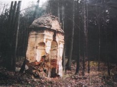 původní kaplička před částečným zřícením