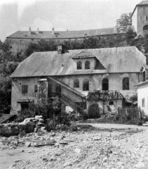 synagoga po demolici okolních židovských domů