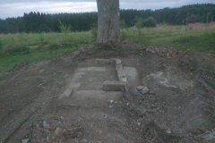 vykopaná podlaha kaple - pohled zepředu