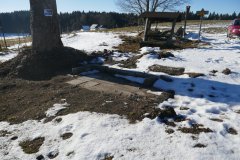 vykopaná podlaha kaple - pohled zepředu zleva