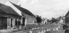 historické foto zvoničky (v pozadí)