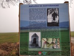 informační tabule o zbořené kapličce