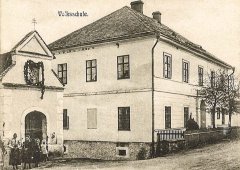 historické foto kaple (vlevo)