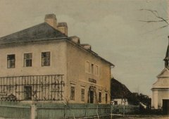 historické foto kaple (zcela vpravo)