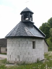 pohled zezadu zleva