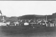 historické foto kaple (v popředí, vpravo od středu)