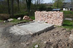 základová deska pod novou kapli - pohled zepředu zprava