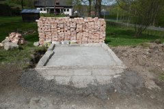 základová deska pod novou kapli - pohled zepředu