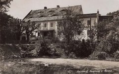 historické foto kaple (s restaurací U slunce v pozadí)
