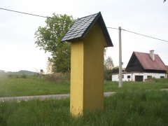 nová kaplička na místě zbořené kaple - pohled zezadu zprava