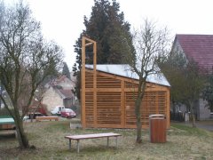 pohled na altán a zvoničku zleva