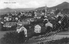 dobová pohlednice města s kaplí (vlevo)