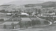 historické foto kapličky (vlevo dole)
