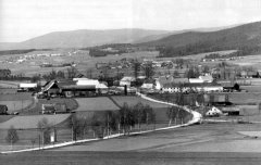 historické foto kapličky (vlevo dole)