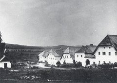 historické foto kaple (vlevo)