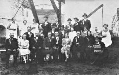 historické foto kaple (v pozadí)
