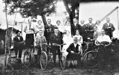 historické foto kaple (v pozadí)
