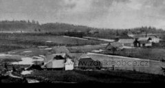 historické foto kaple (uprostřed)