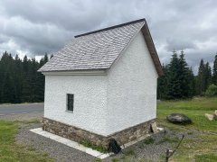 pohled zezadu zprava