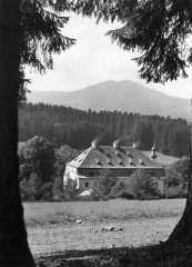 historické foto zámku s kaplí