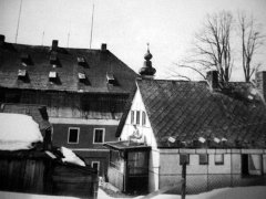 historické foto věže kaple (uprostřed)