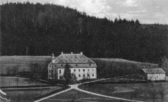 historické foto zámku s kaplí
