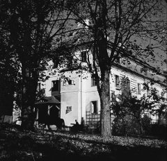 historické foto zámku s kaplí