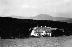 historické foto zámku s kaplí