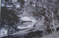 historické foto kaple (zcela vlevo)