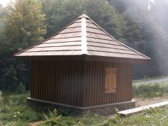 pohled zezadu zleva