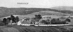 historické foto zámku s kaplí (vlevo, mezi stromy)