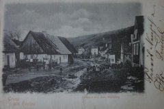 historické foto kaple (v pozadí uprostřed)