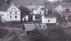 náves s kaplí a pastouškou