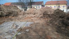 měření odkrytých základů kaple