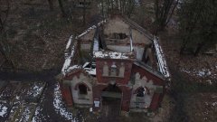 pohled na kapli z dronu